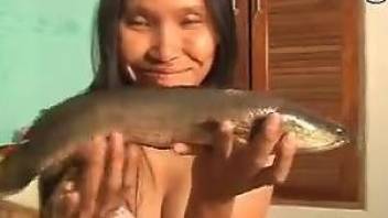 Hairy pussy Thai MILF gets fucked with a fucking fish
